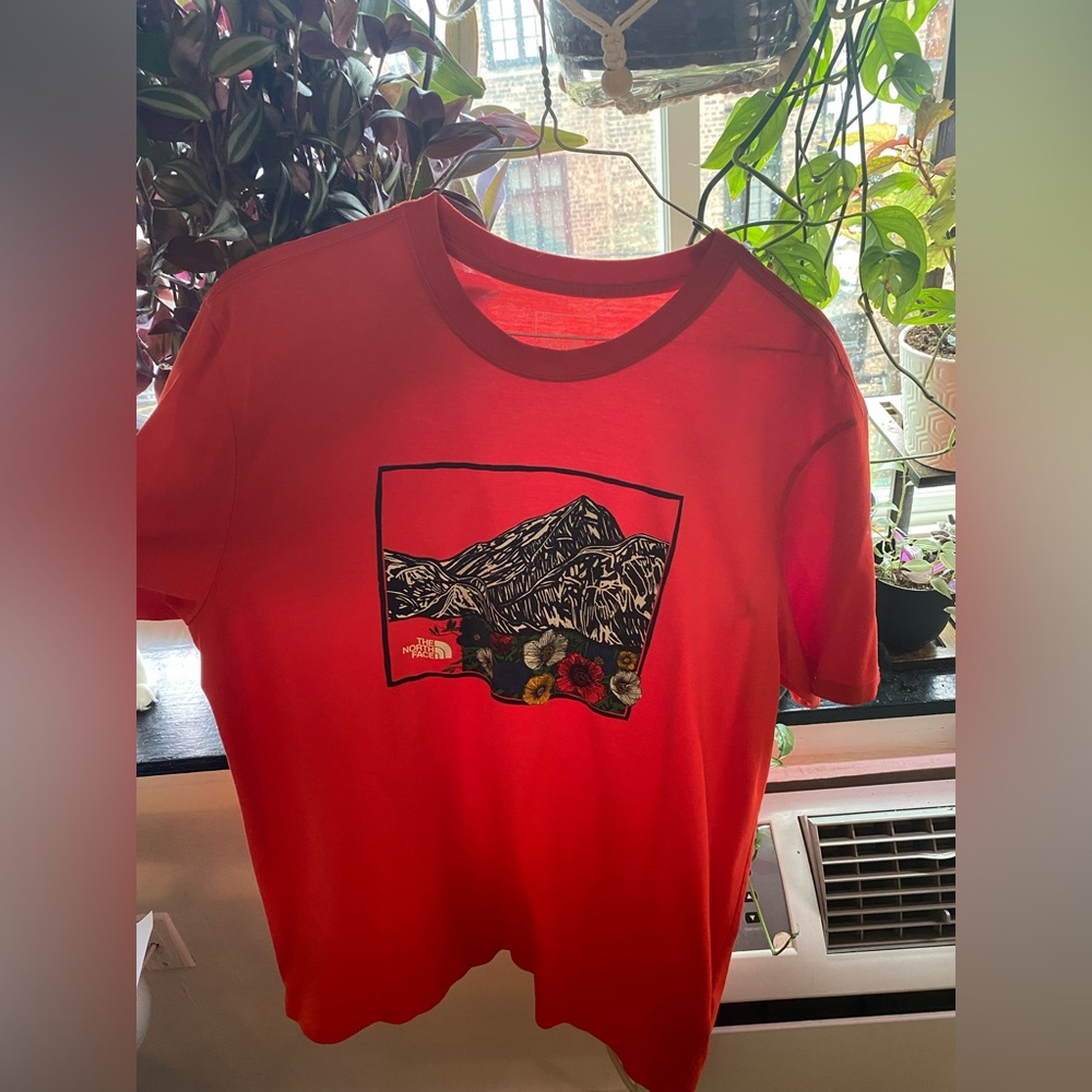 Men’s North Face Shirt